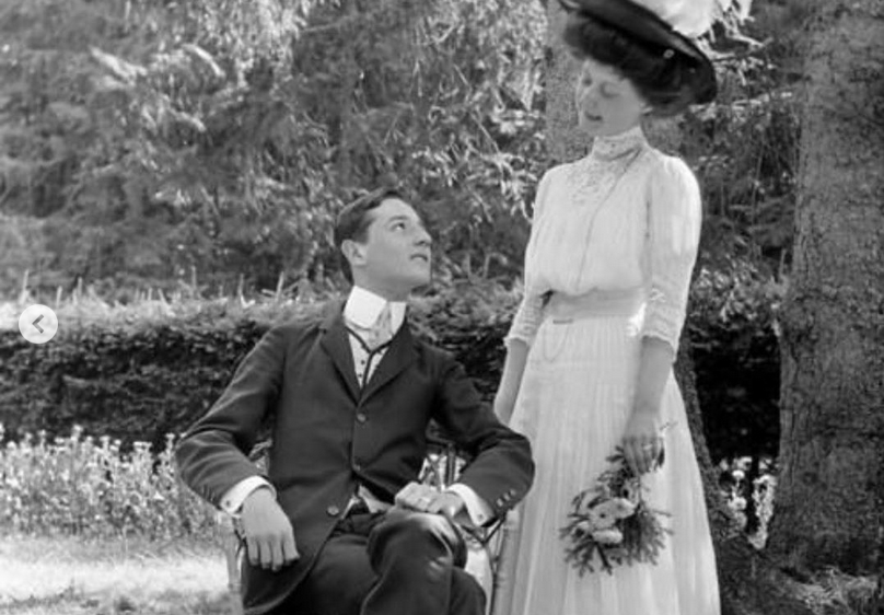 нашел двойника на снимке столетней давности