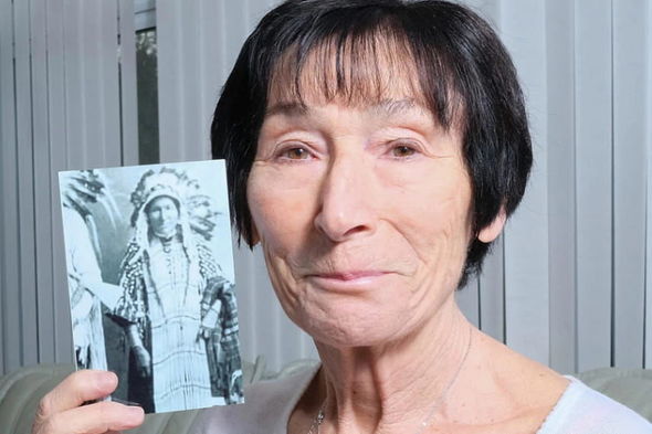 обнаружила своего двойника на фотографии с индейцами чероки XIX века