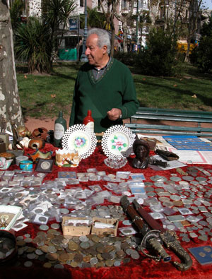 Блошиный рынок на пл. Саранди (Монтевидео, Уругвай)