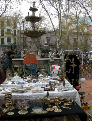 Блошиный рынок на пл. Саранди (Монтевидео, Уругвай)